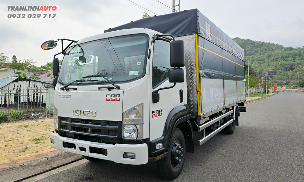 Xe tải Isuzu FRR650 thùng nhôm 6m7