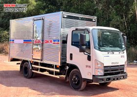 XE TẢI ISUZU QKR210 THÙNG KÍN