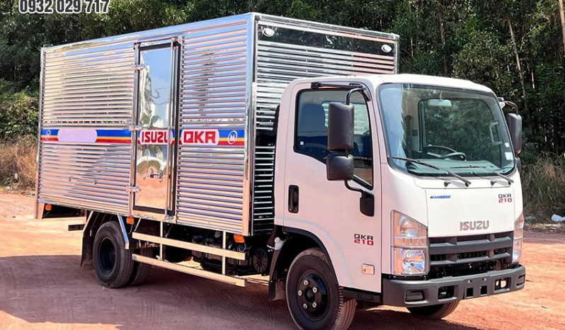 XE TẢI ISUZU QKR210 THÙNG KÍN