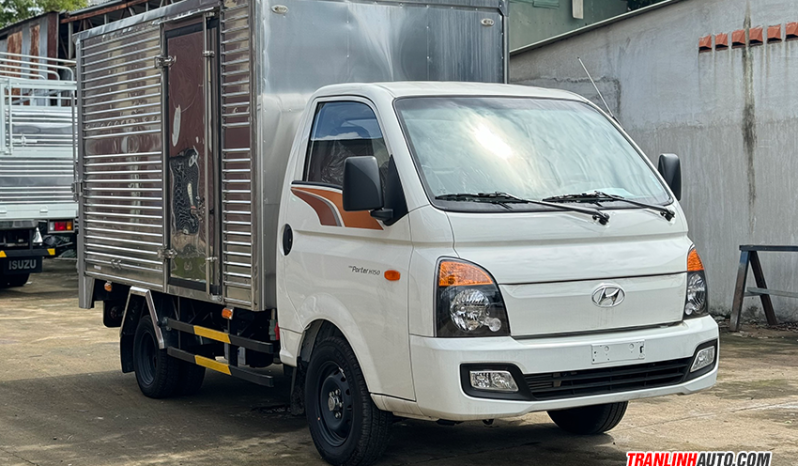 
								XE TẢI HYUNDAI H150 E5 THÙNG KÍN BỬNG NÂNG full									