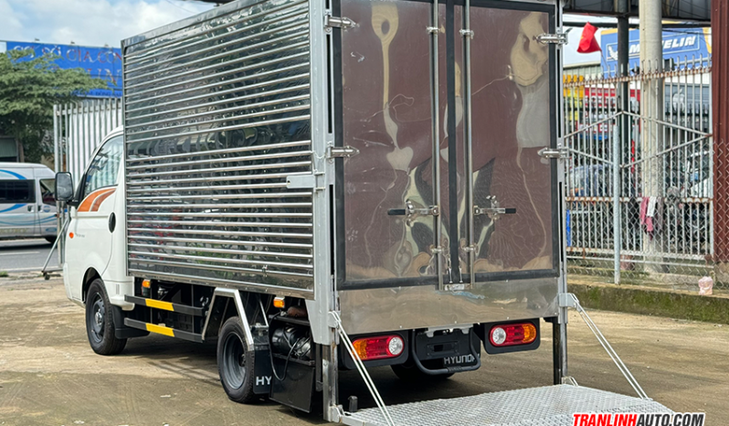 
								XE TẢI HYUNDAI H150 E5 THÙNG KÍN BỬNG NÂNG full									