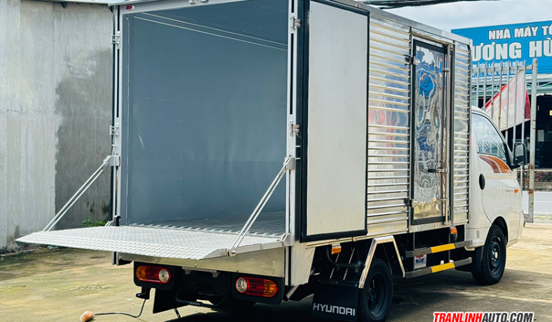 
								XE TẢI HYUNDAI H150 E5 THÙNG KÍN BỬNG NÂNG full									