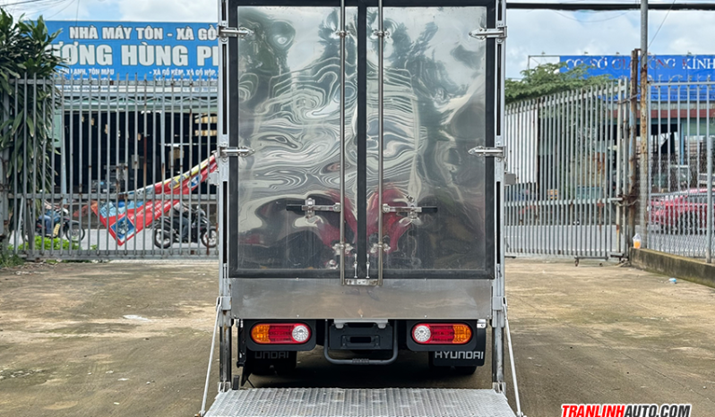 
								XE TẢI HYUNDAI H150 E5 THÙNG KÍN BỬNG NÂNG full									