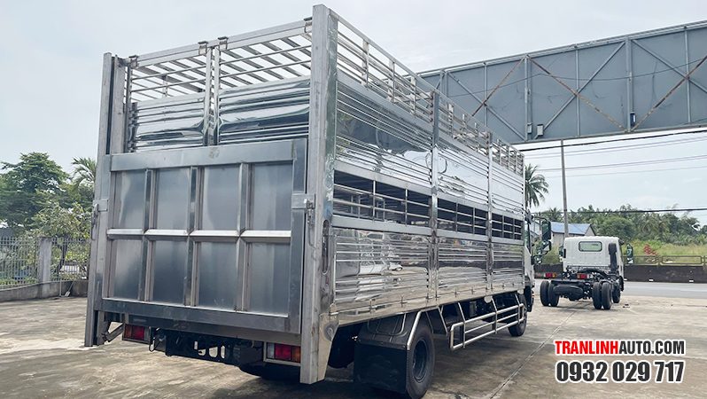 XE TẢI ISUZU FRR650 E5 THÙNG CHỞ GIA SÚC