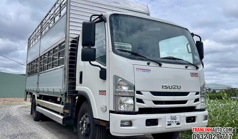 XE TẢI ISUZU NQR550 E5 CHỞ GIA SÚC