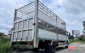XE TẢI ISUZU NQR550 E5 CHỞ GIA SÚC