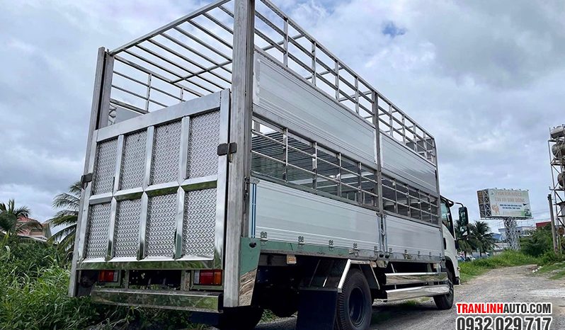 XE TẢI ISUZU NQR550 E5 CHỞ GIA SÚC