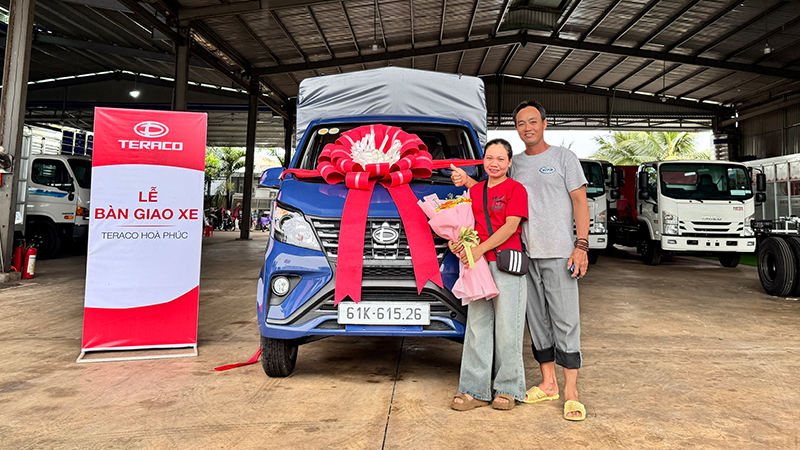 Gia đình Anh Quốc - Chị Huệ nhận xe Tera Star Plus